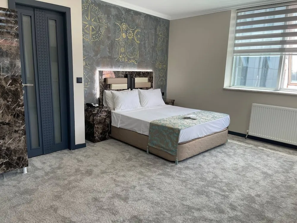 Deluxe Tek Büyük Yataklı Oda, Kısmi Deniz Manzaralı