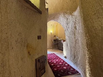 Under Cave Hotel