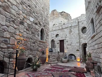 Under Cave Hotel