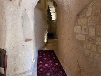 Under Cave Hotel