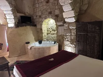 Under Cave Hotel