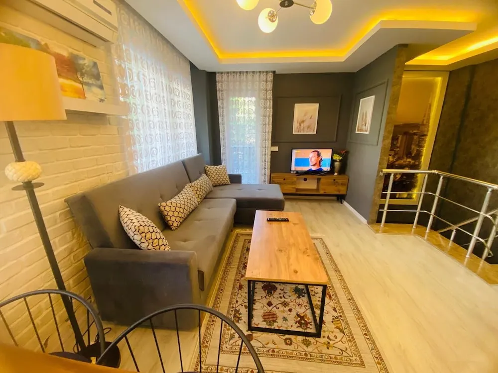 Duplex Apartment with Balcony and Pool View