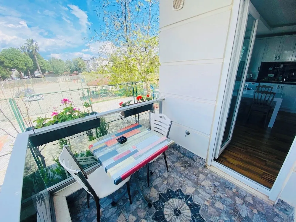 Relax Apartment with Balcony and Pool View