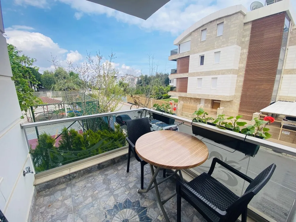 Deluxe Apartment with Balcony