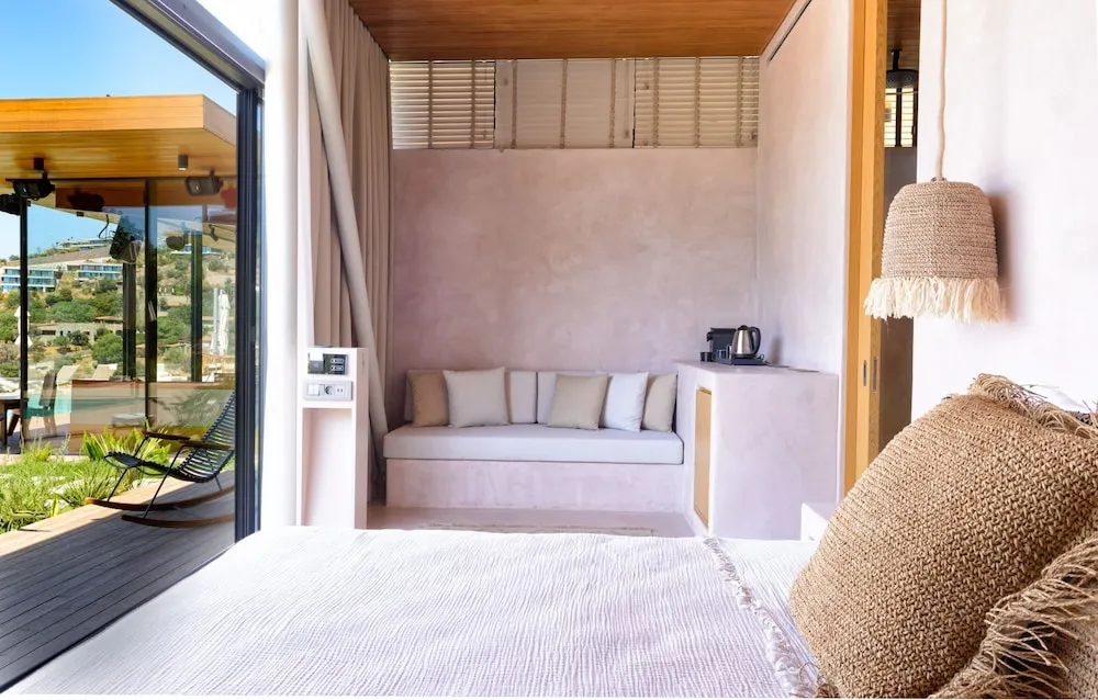 Superior Poolside Room