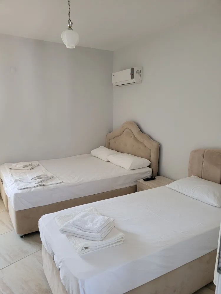 Basic Tek Büyük veya İki Ayrı Yataklı Oda