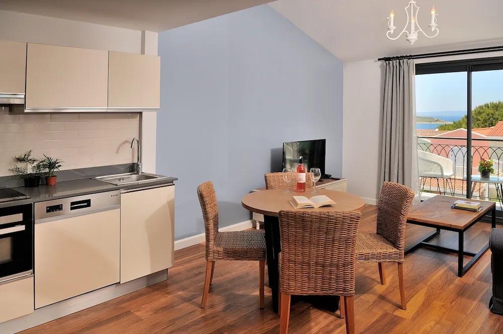 Deluxe Süit, 1 Yatak Odası, Bahçe Manzaralı