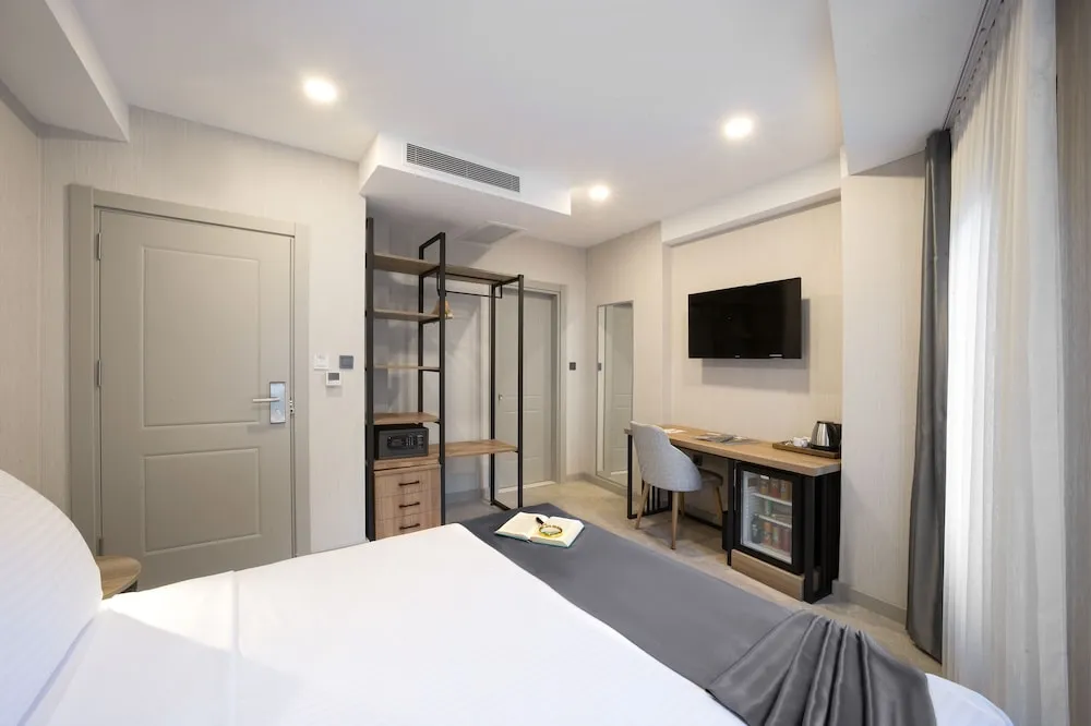 Deluxe Adjoining Family Suite with Hammam, 2 Bathrooms