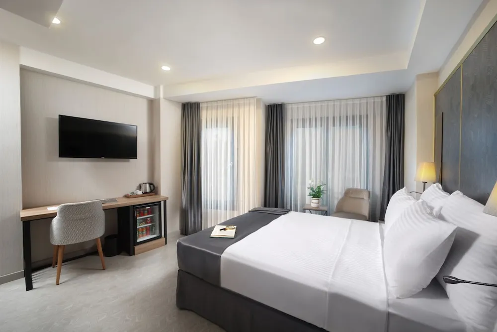 Deluxe Adjoining Family Suite with Hammam, 2 Bathrooms