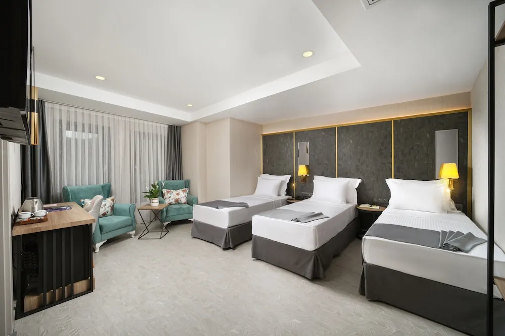 Deluxe Üç Kişilik Hamamlı Oda