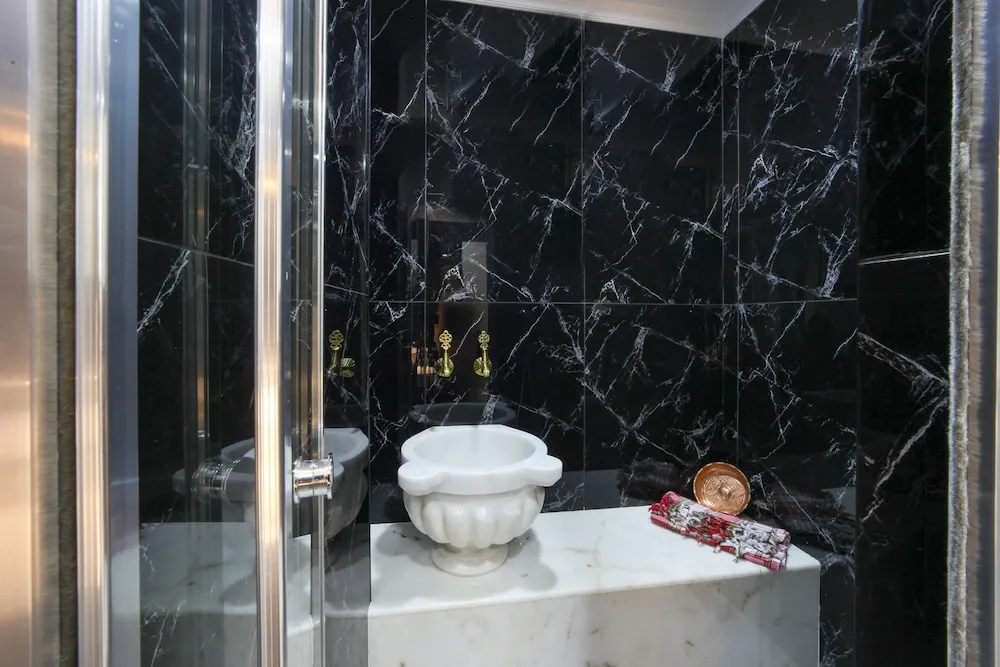 Honeymoon Suite with Turkish Bathroom, Bathtub and Balcony