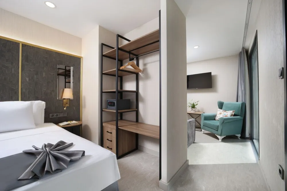 Honeymoon Suite with Turkish Bathroom, Bathtub and Balcony