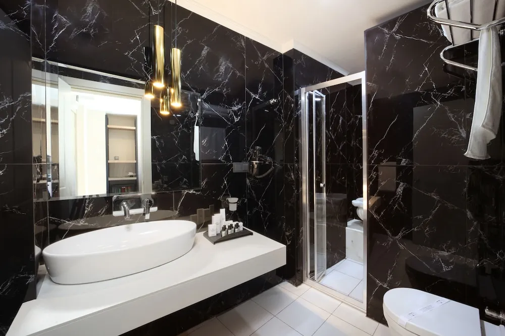 Honeymoon Suite with Turkish Bathroom, Bathtub and Balcony