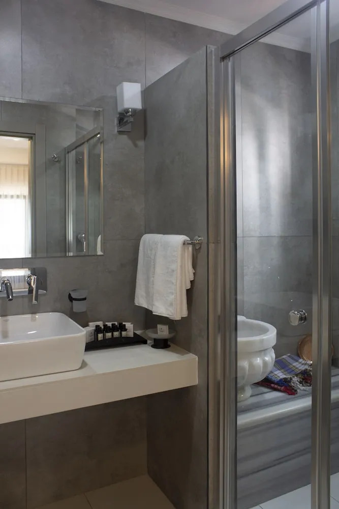 Deluxe Family & Connected Suite with Hamam Annex Building