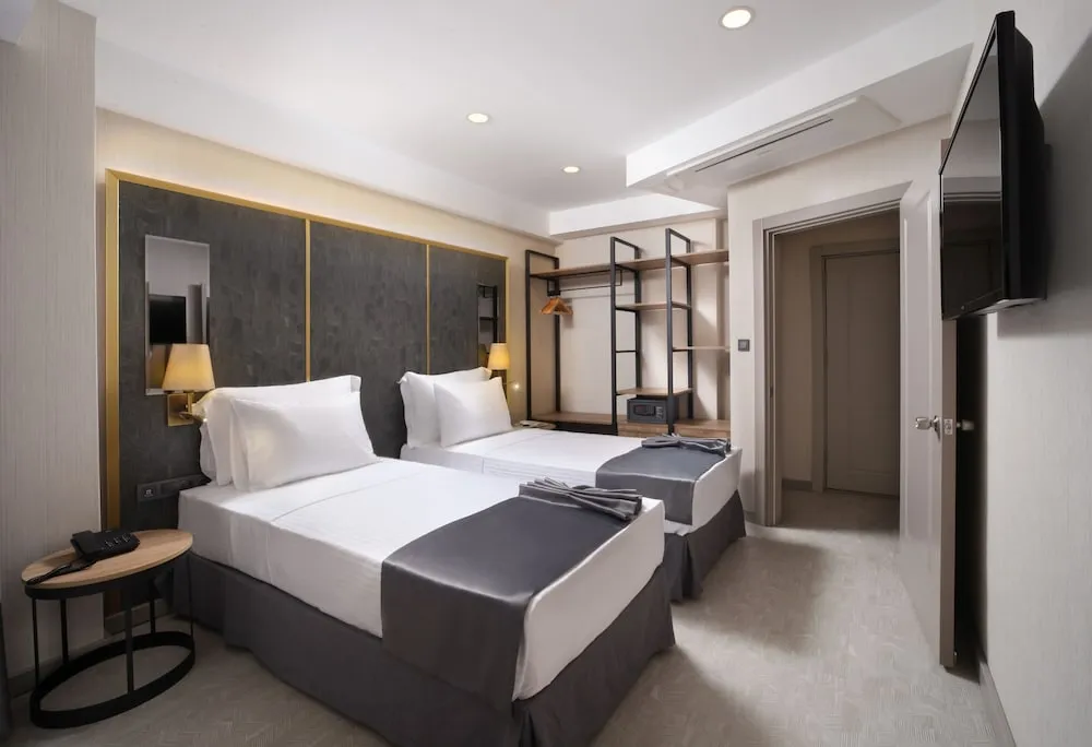 Deluxe Family & Connected Suite with Hamam Annex Building