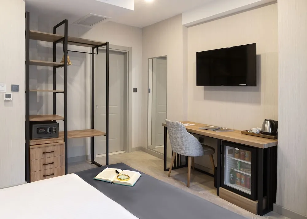 Deluxe Tek Büyük Yataklı Hamamlı Oda