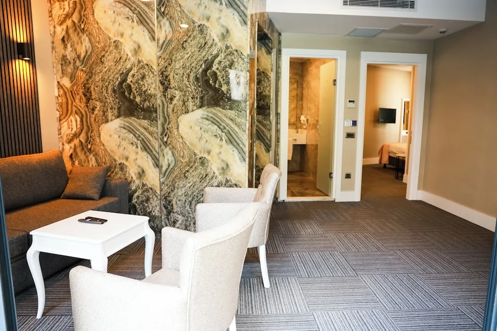 Luxury Oda