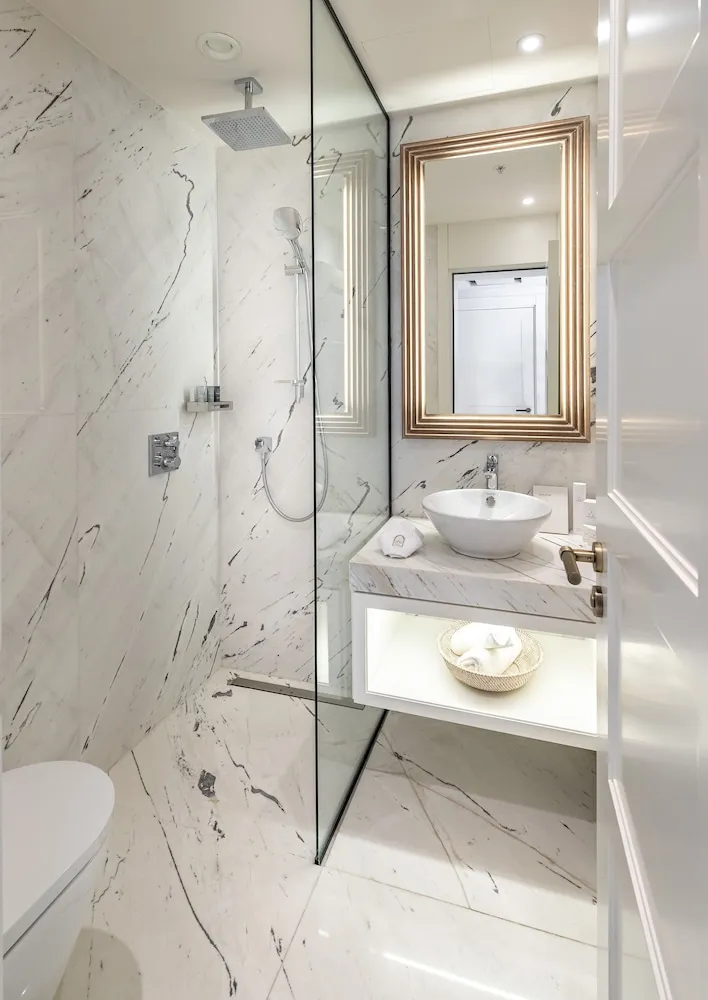 Jacuzzi Suite