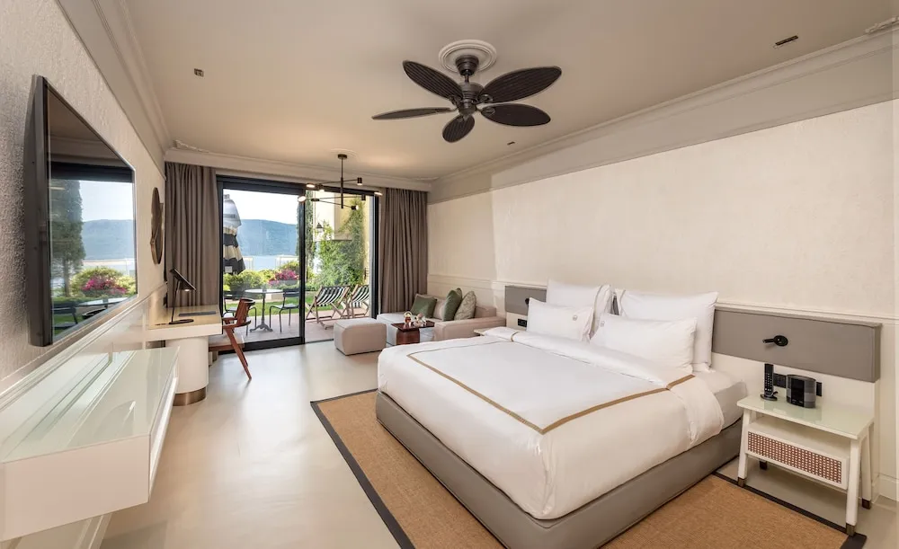 Deluxe Sea View Garden Room