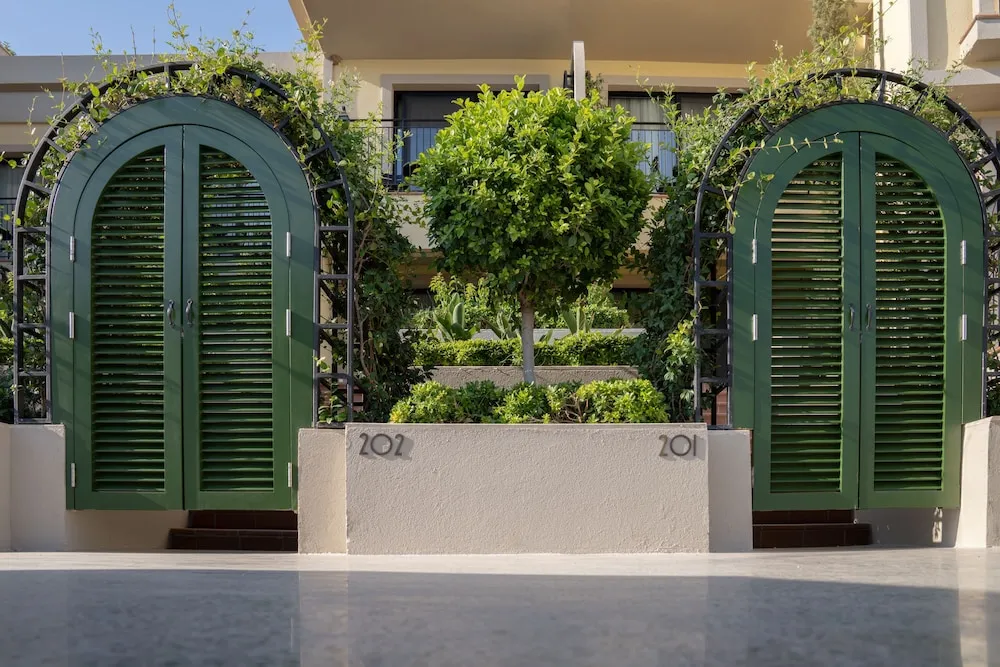 Deluxe Sea View Garden Room