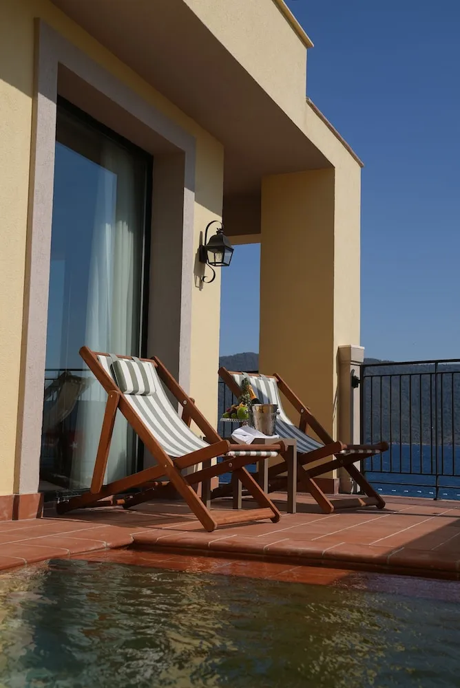 Pool Suite