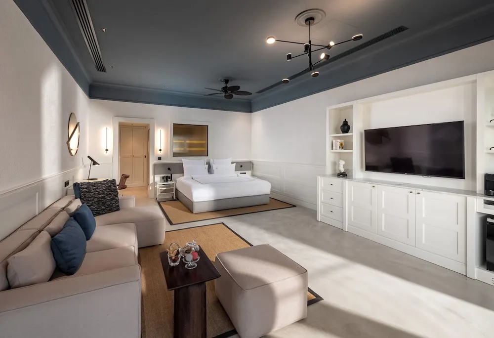 Deluxe Beachfront Room
