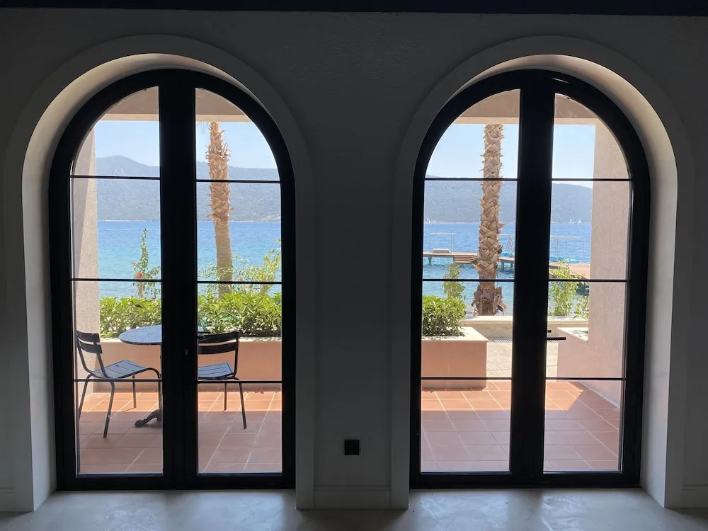 Deluxe Beachfront Room