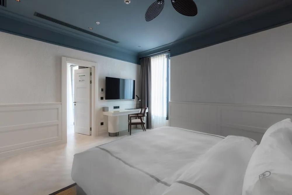 One Bedroom Beachfront Suite