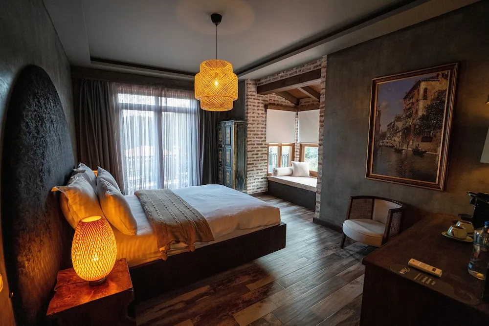 Deluxe Tek Büyük Yataklı Oda