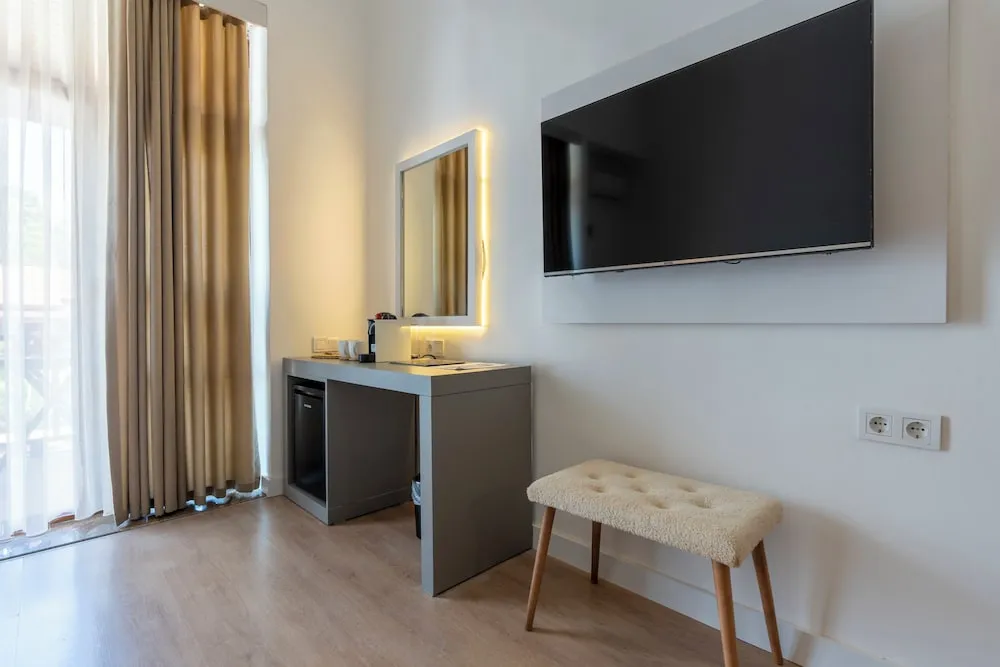 Deluxe Tek Büyük Yataklı Oda