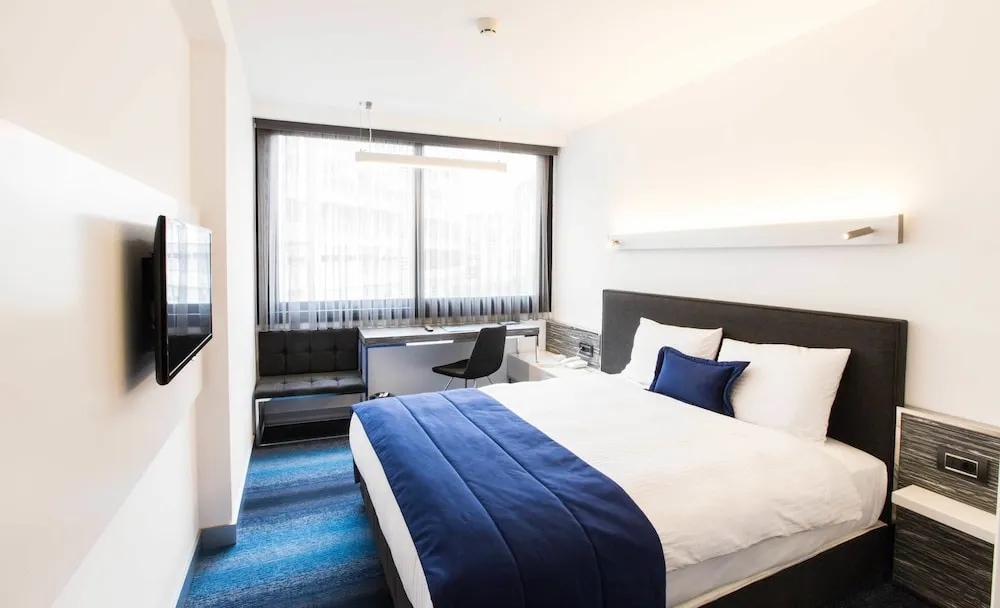Comfort Tek Büyük Yataklı Oda