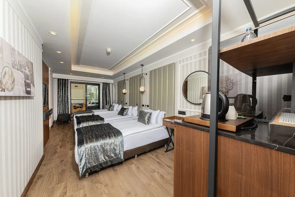 Basement Triple Room  With Balcony