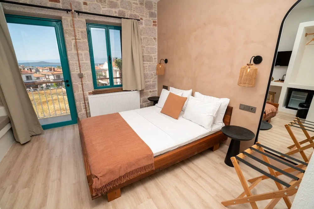Deniz Manzarali Balkonlu Standart Oda