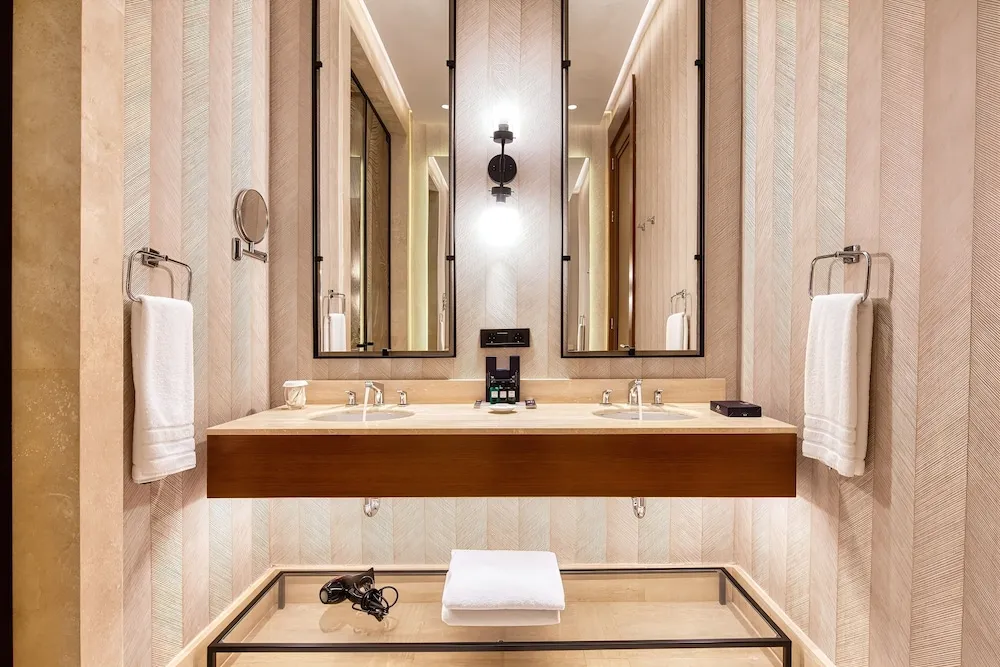 Luxury Lagoon Suite