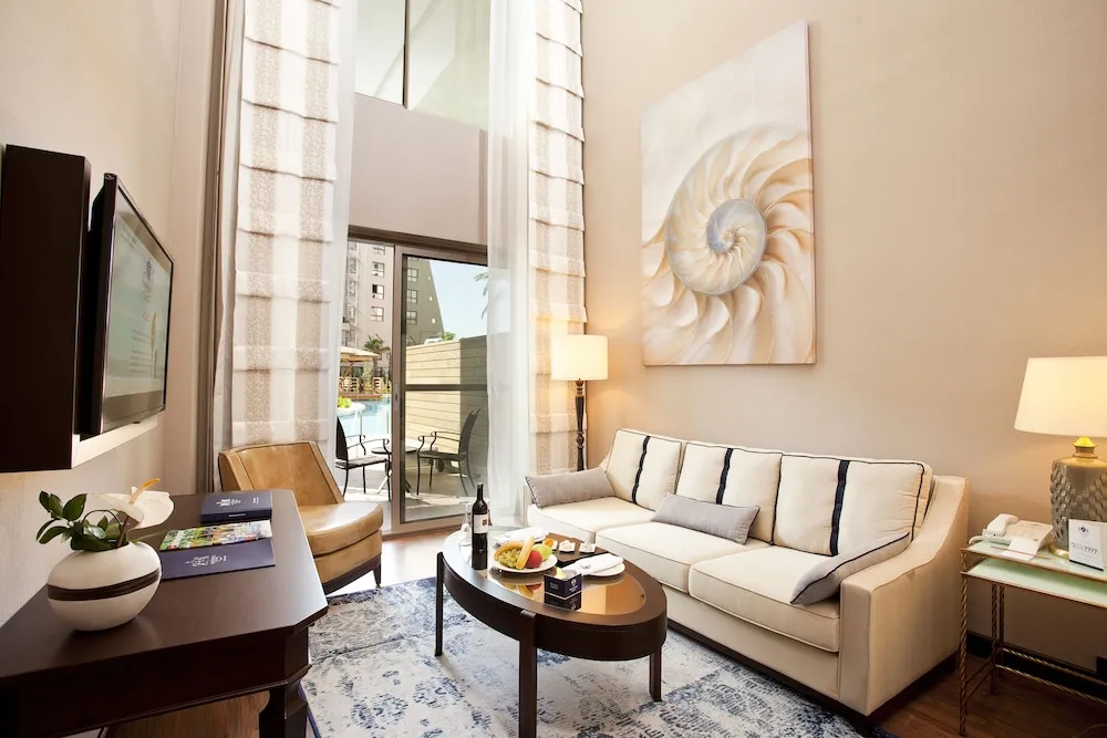 Duplex Swim Up Suite Pool Access