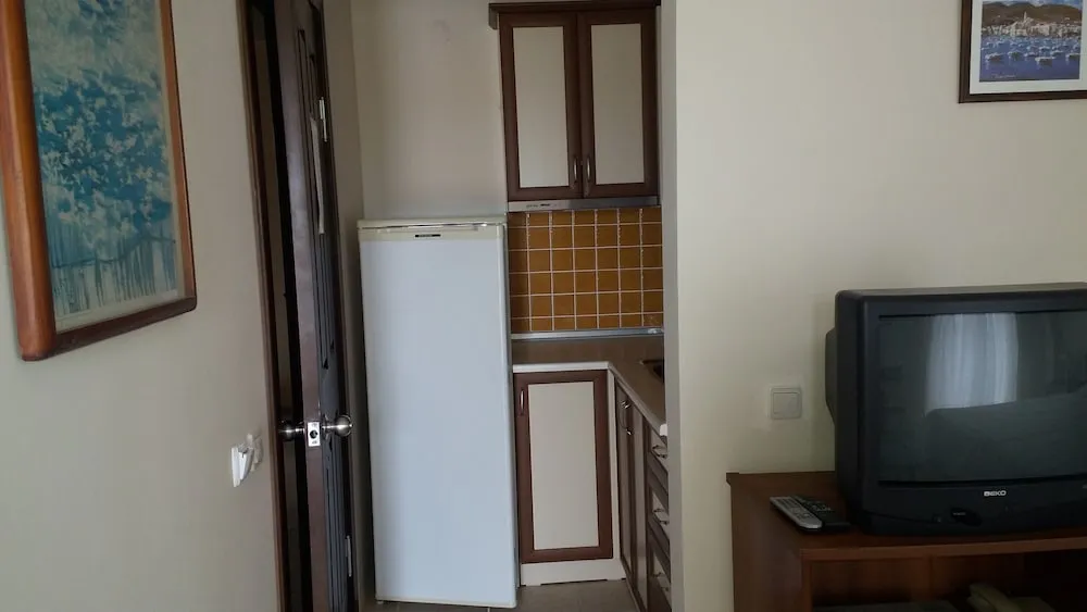 Standart Oda 2 Deniz Manzaralı ve Fransız Balkonlu