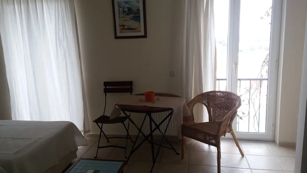 Standart Oda 2 Deniz Manzaralı ve Fransız Balkonlu