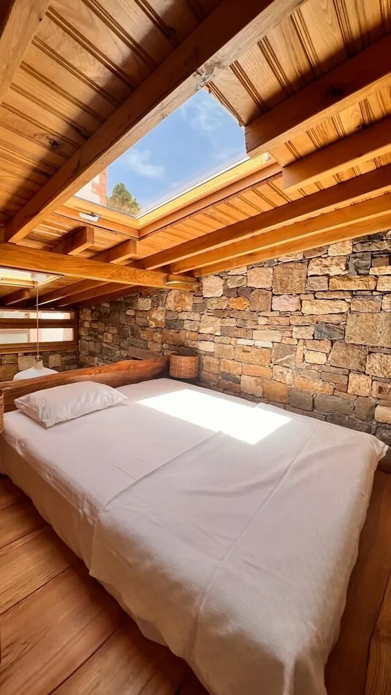 Luxury Oda, Ek Bina