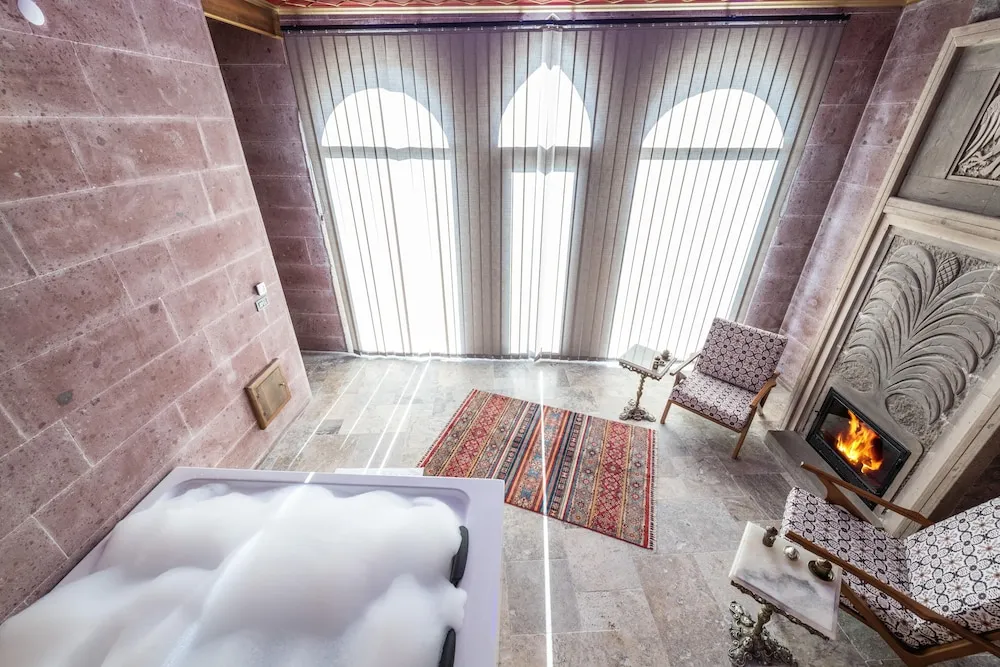 Honeymoon Oda, Sıcak Su Küveti, Vadi Manzaralı