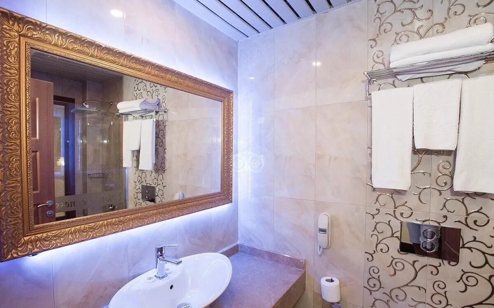 Standard Ortak Ranzalı Oda, Bahçe Manzaralı