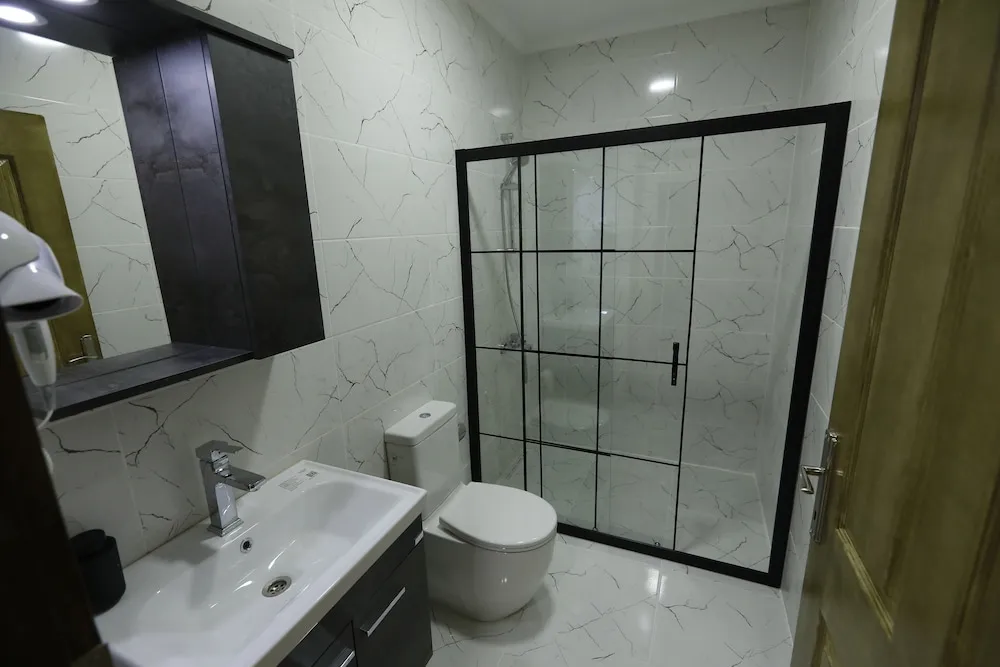 Comfort Tek Büyük Yataklı Oda, Sigara İçilmez, Avlu Manzaralı