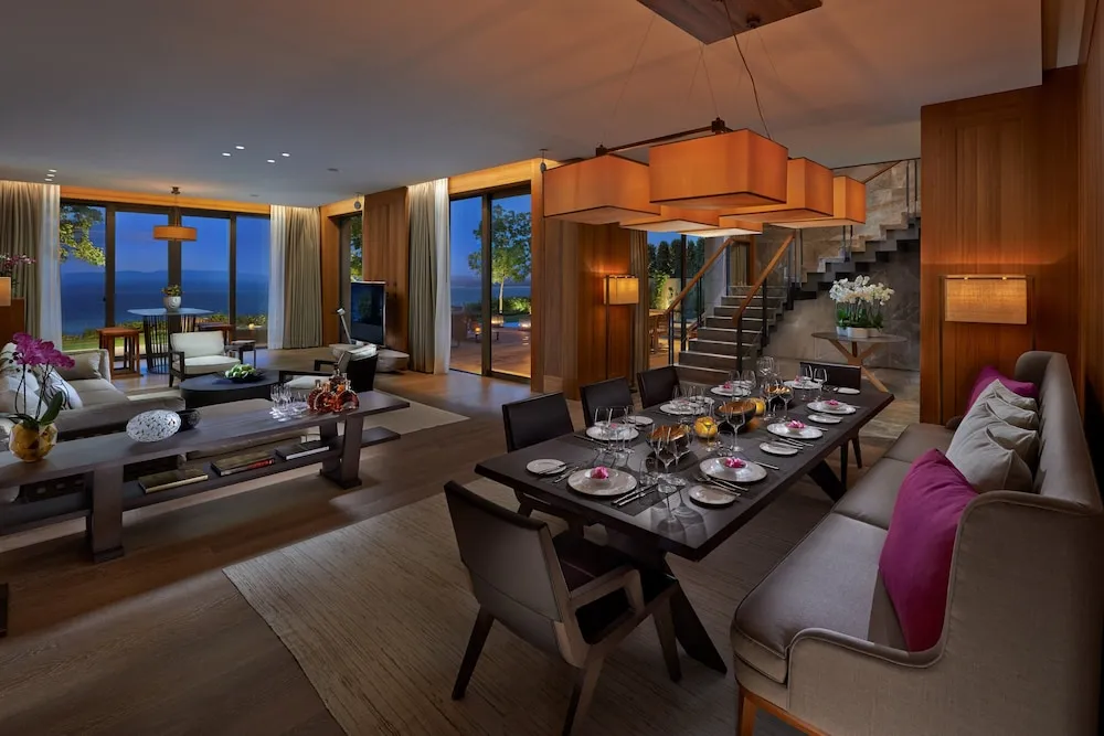 Mandarin, Villa