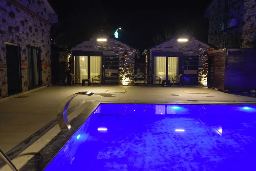 Luxury Oda