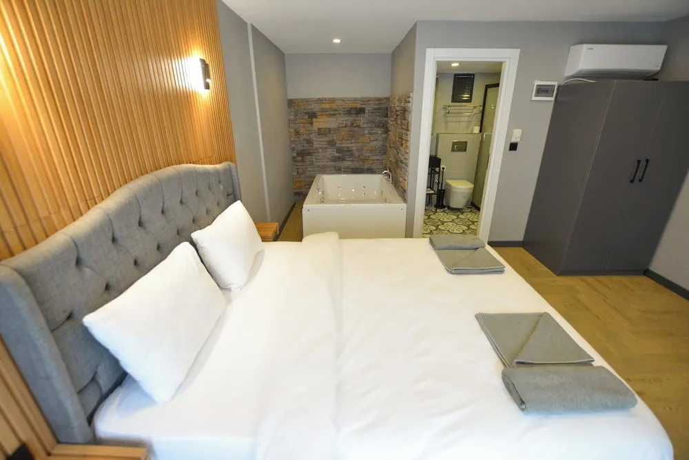 Luxury Oda