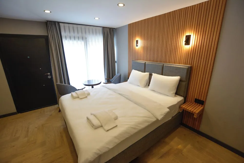 Luxury Oda