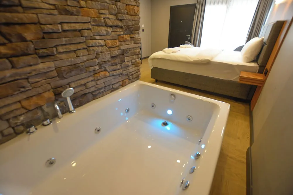 Luxury Oda