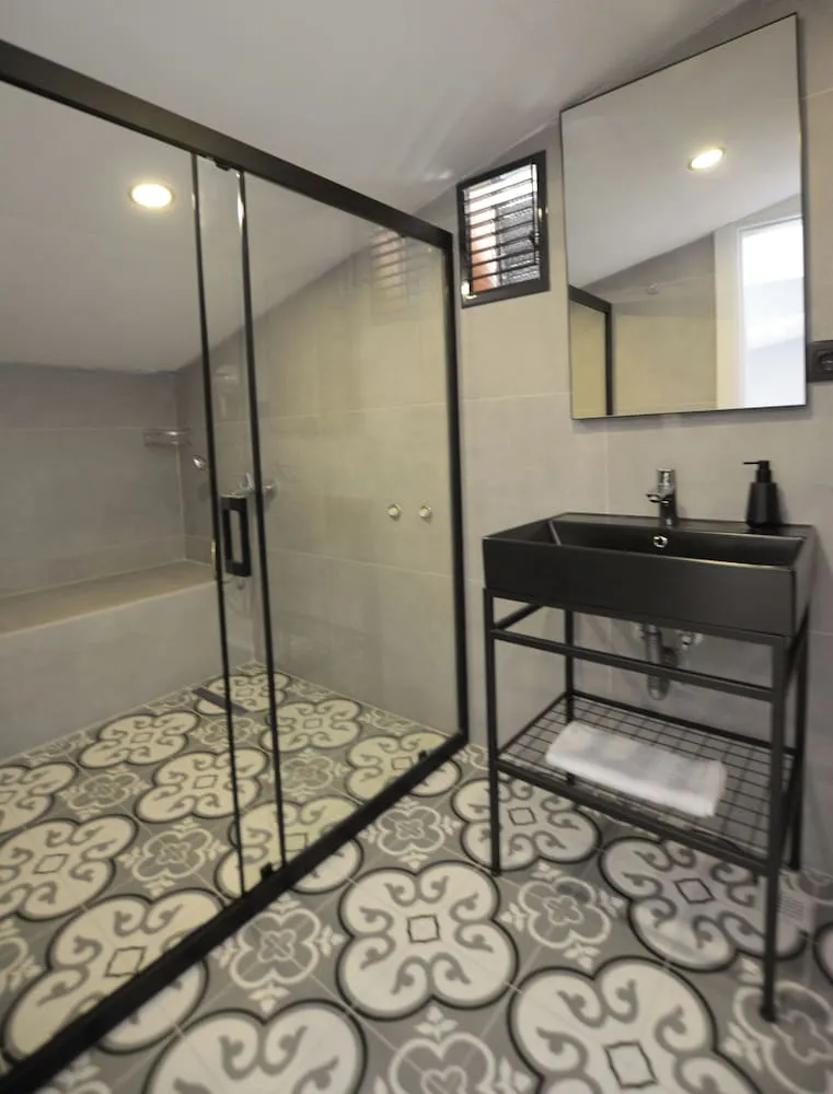 Queen Room with Pool View
