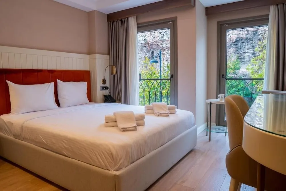 Deluxe Tek Büyük veya İki Ayrı Yataklı Oda, 2 Yatak Odası, Avlu Manzaralı
