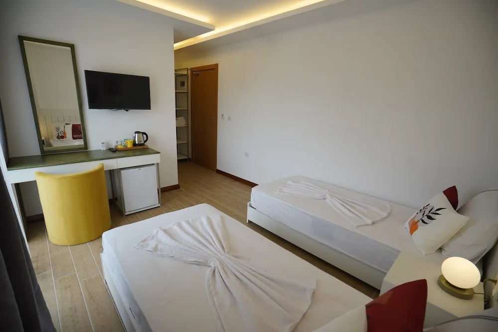 Tek Büyük veya İki Ayrı Yataklı Oda, Dağ Manzaralı