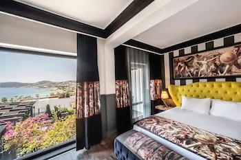 Art & Interiors